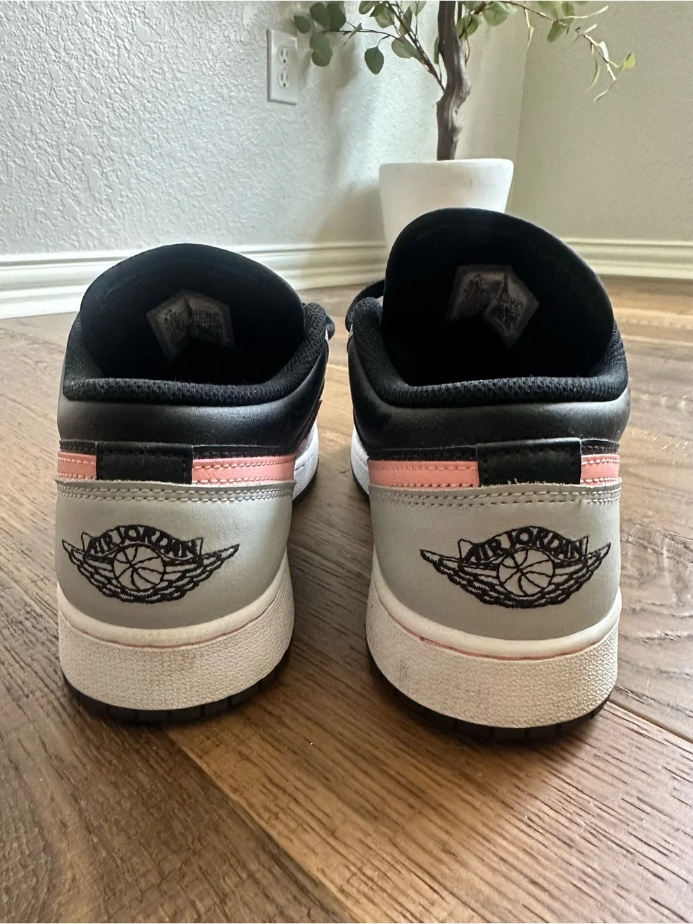 Nike Air Jordan 1 Low GS Grey Fog Bleached Coral 553560-062 Youth 6.5Y Women’s 8